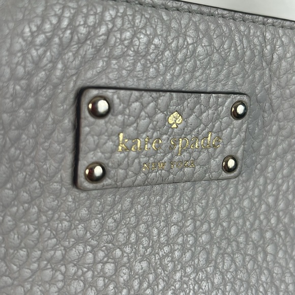 Kate Spade grey/silver pebble leather crossbody with adjustable strap - Picture 16 of 16